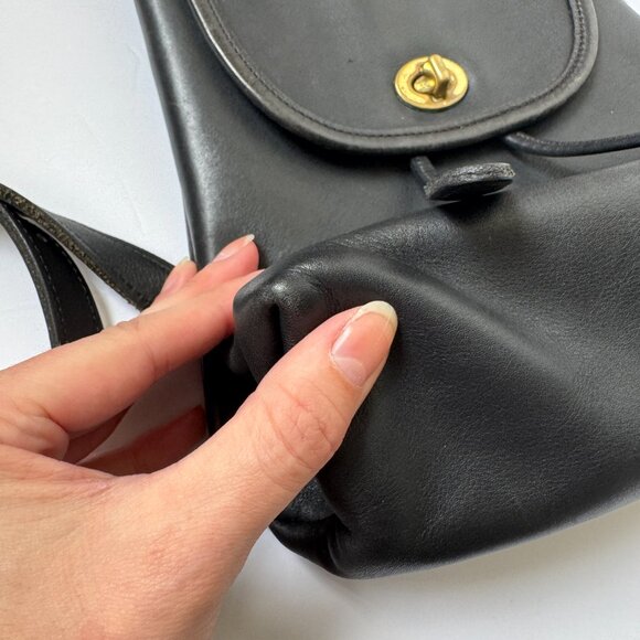 COACH Black Leather Turn Lock Drawstring Daypack Backpack Style 9960 Vintage 90s - Picture 7 of 12